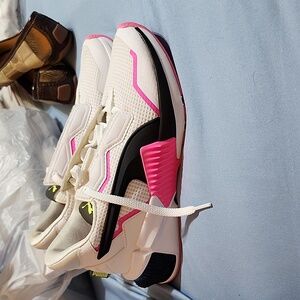 Puma womens size 5.5 t shoe. White pink ,& black in color